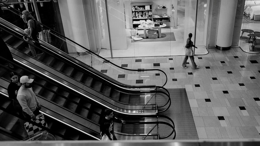 mall security guard chasing thief