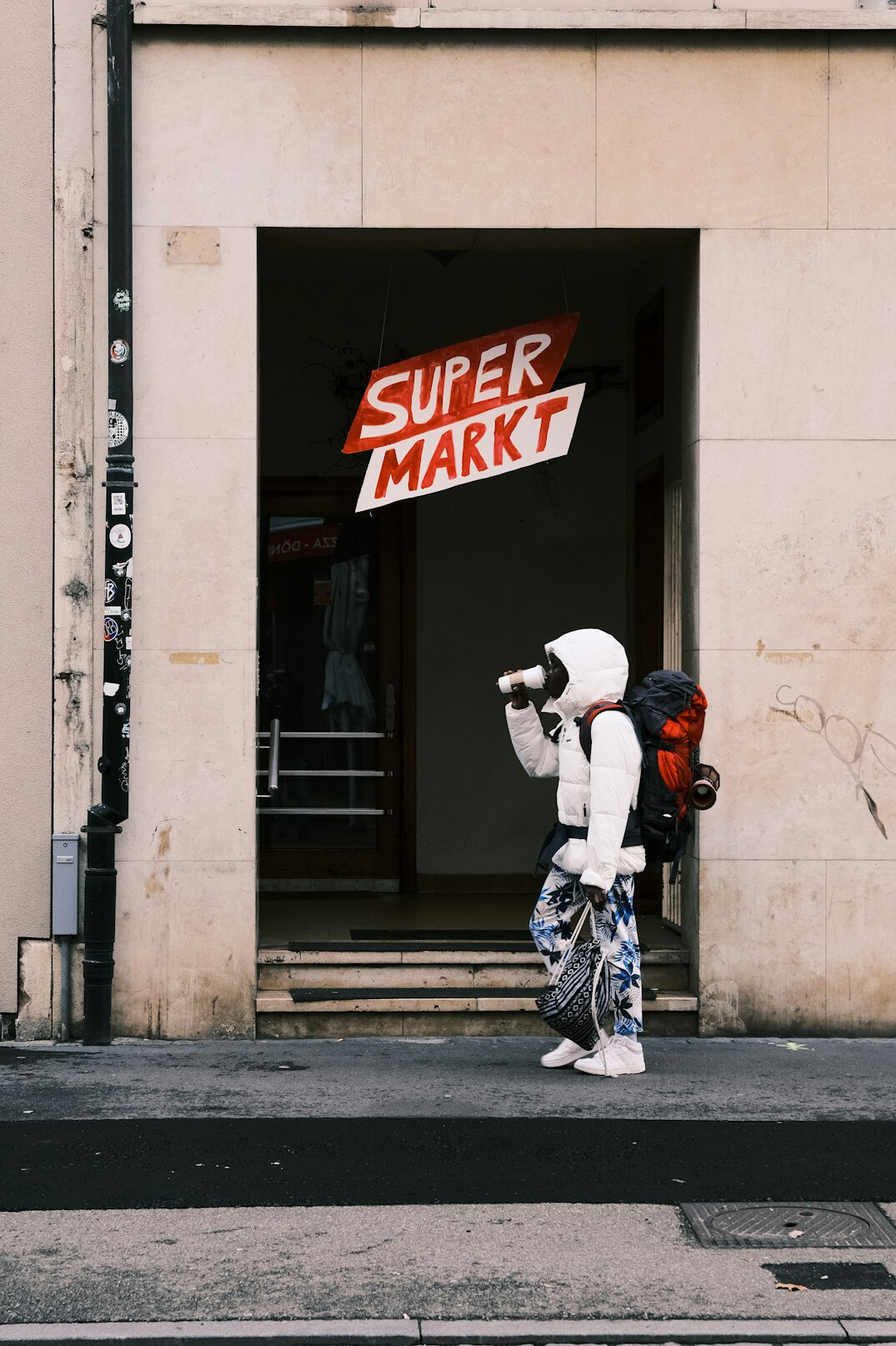 supermarket ghost thief